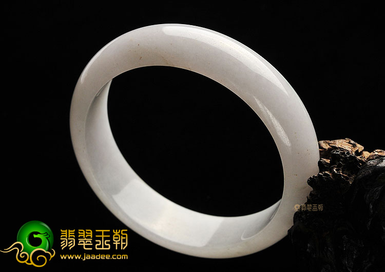 (超值推荐)糯冰种淡晴水手镯(57.9mm)