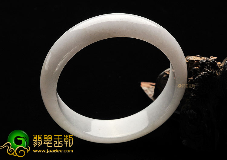(超值推荐)糯冰种淡晴水手镯(57.9mm)