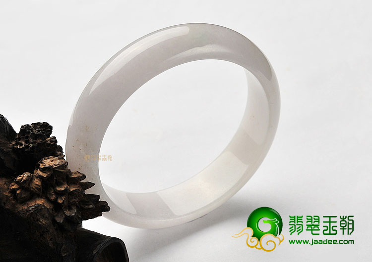 (超值推荐)糯冰种淡晴水手镯(57.9mm)
