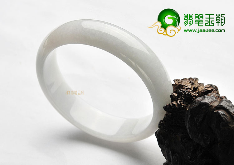 (超值推荐)糯冰种无色手镯(56.6mm)