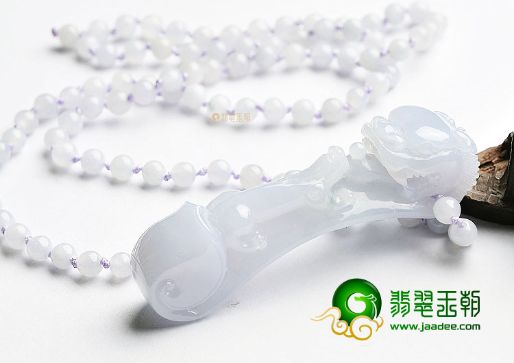 (超值推荐)糯冰种淡紫罗兰龙钩挂件
