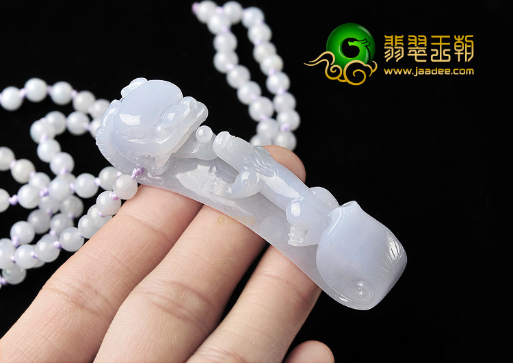 (超值推荐)糯冰种淡紫罗兰龙钩挂件