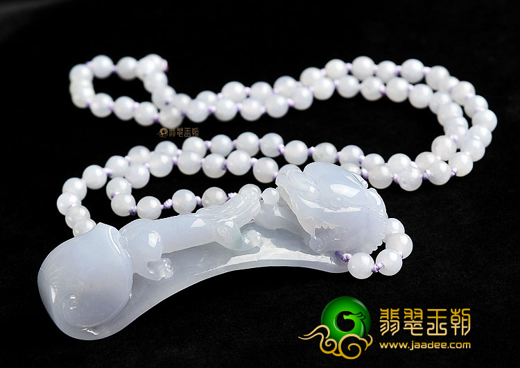 (超值推荐)糯冰种淡紫罗兰龙钩挂件