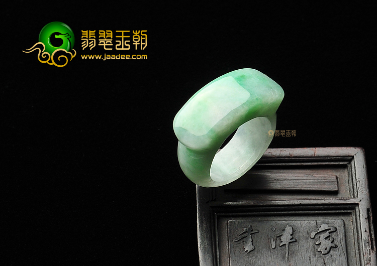 糯冰种飘翠马鞍戒
