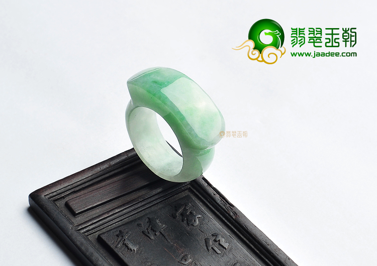 糯冰种飘翠马鞍戒