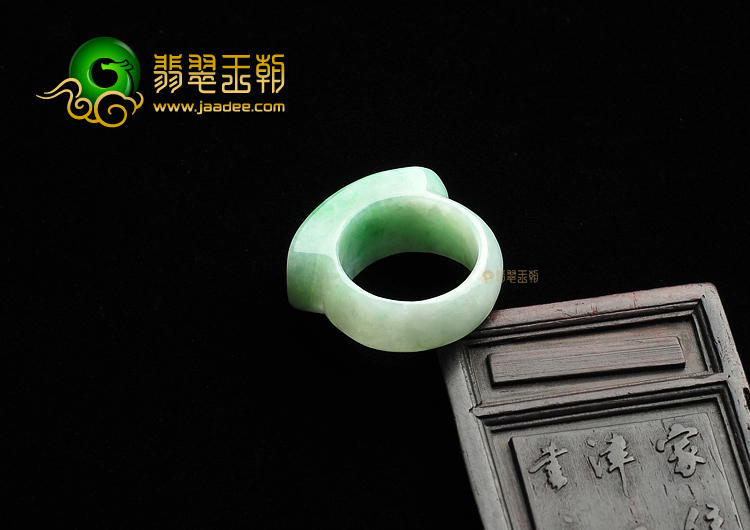 糯冰种飘翠马鞍戒