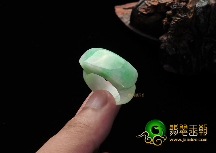 糯冰种飘翠马鞍戒