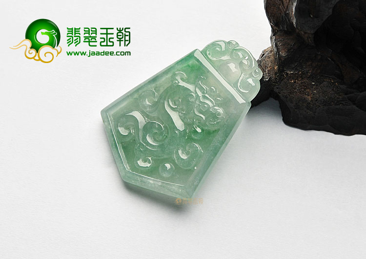 冰种晴水飘翠仿古龙牌挂件