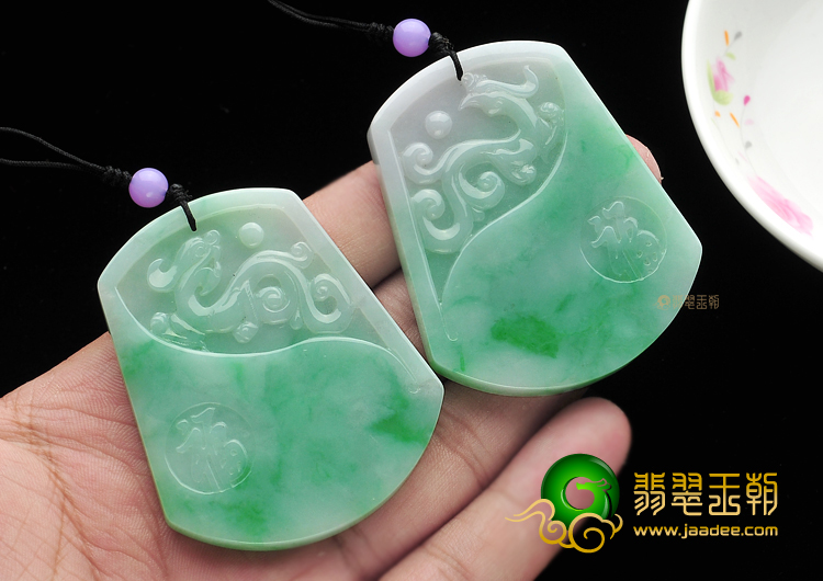 (超值推荐)糯冰种飘翠龙凤牌挂件(一对)