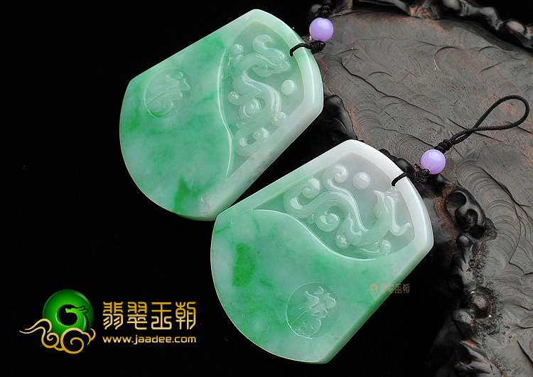 (超值推荐)糯冰种飘翠龙凤牌挂件(一对)
