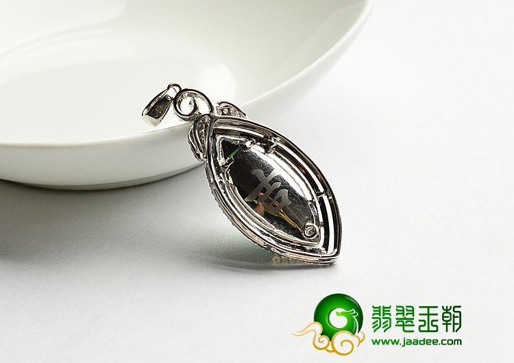 冰种阳绿镶白金胸坠(真钻)