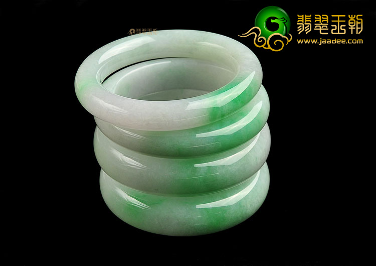 (超值推荐)糯冰种翠色手镯(54.3mm-55.1mm-57.4mm-55.1mm)(一批走)