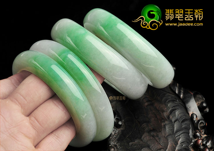 (超值推荐)糯冰种翠色手镯(54.3mm-55.1mm-57.4mm-55.1mm)(一批走)