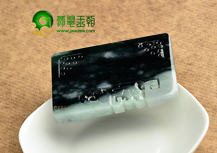 糯冰种油青仿古龙牌挂件