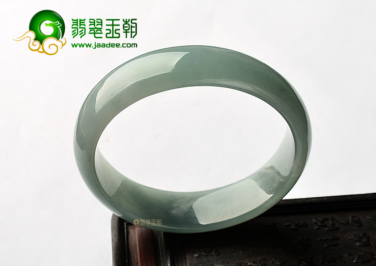 糯冰种蓝晴水贵妃镯(60.2mm-50.8mm)