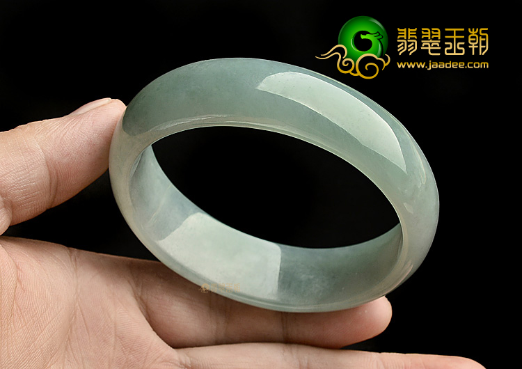 糯冰种蓝晴水贵妃镯(60.2mm-50.8mm)
