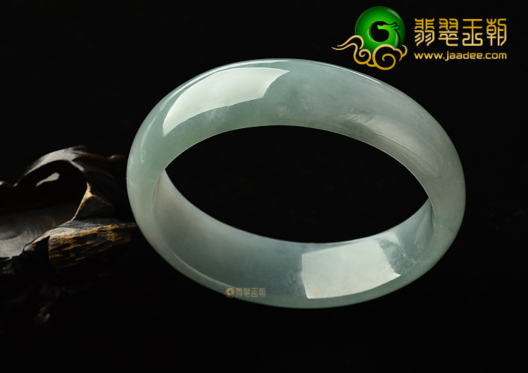 糯冰种蓝晴水贵妃镯(60.2mm-50.8mm)