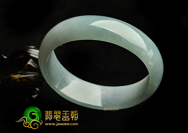 糯冰种蓝晴水贵妃镯(60.2mm-50.8mm)