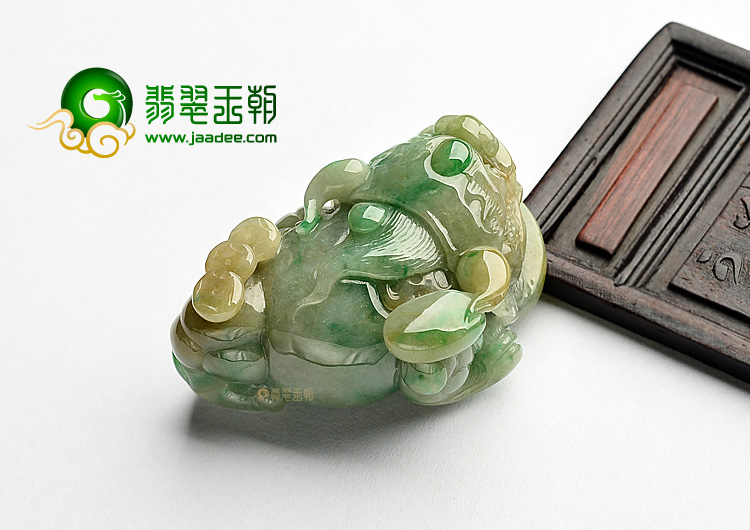 糯冰种黄加绿金蟾挂件