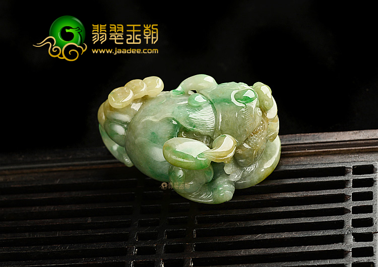 糯冰种黄加绿金蟾挂件