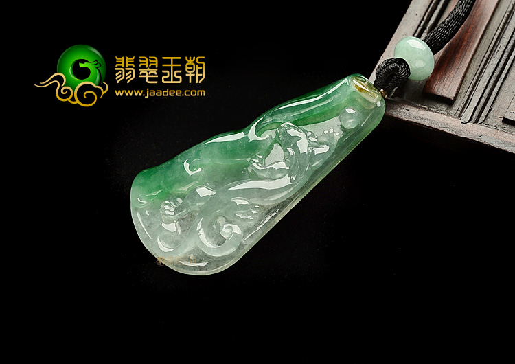冰种三彩龙牌挂件