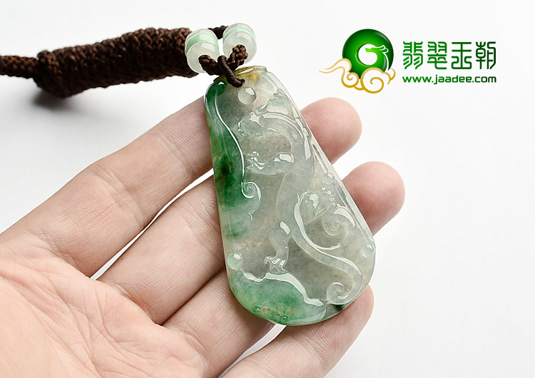 冰种三彩龙牌挂件