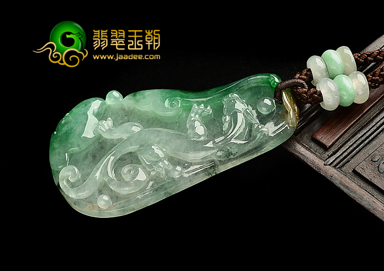 冰种三彩龙牌挂件