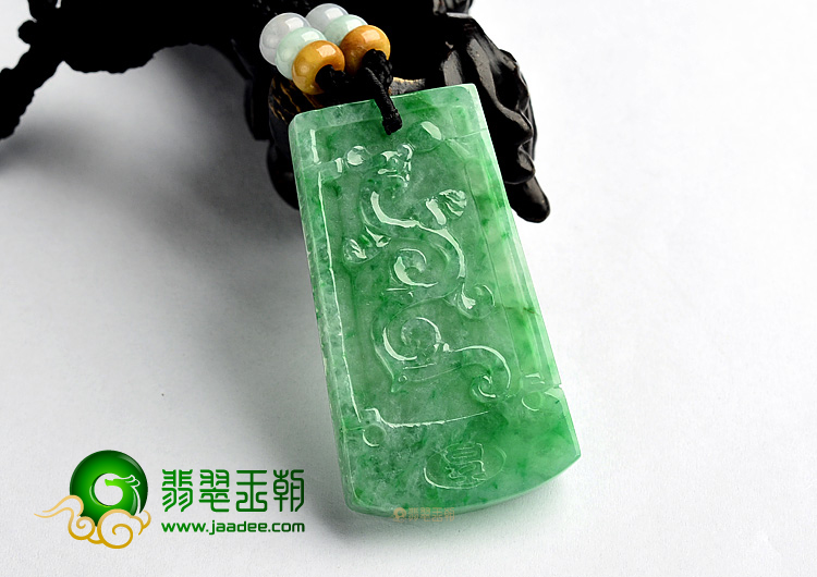 糯冰种翠色龙凤牌挂件
