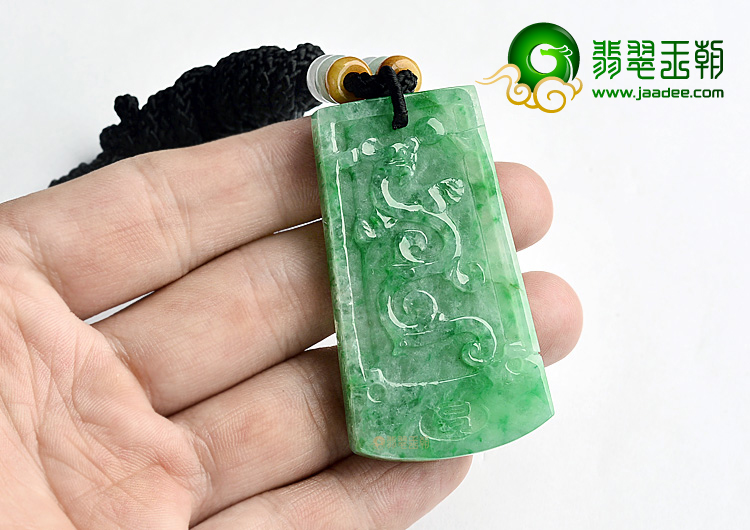 糯冰种翠色龙凤牌挂件