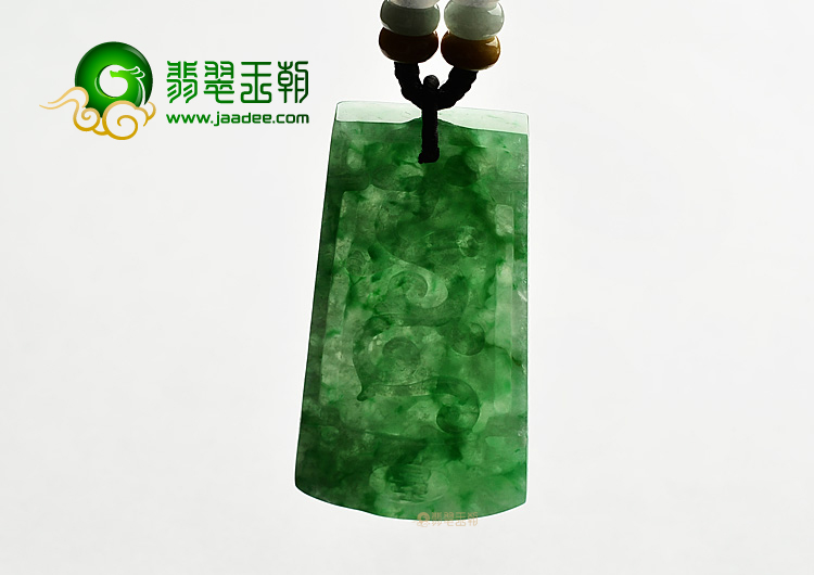 糯冰种翠色龙凤牌挂件