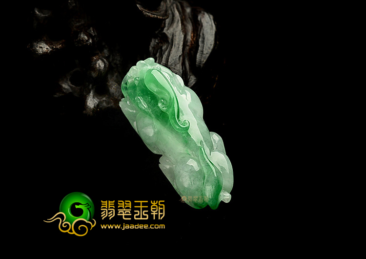 糯冰种飘翠貔貅挂件