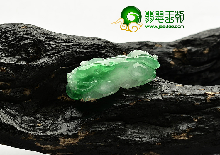 糯冰种飘翠貔貅挂件