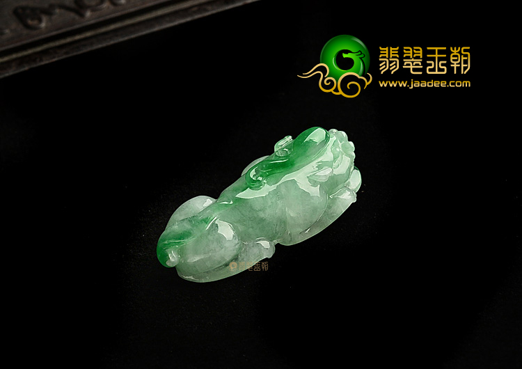 糯冰种飘翠貔貅挂件
