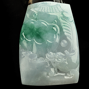 冰种淡春带彩龙牌挂件