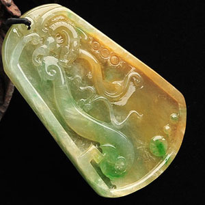 糯冰种黄加绿龙凤牌挂件