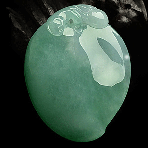 冰种豆色寿桃挂件