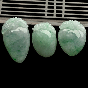 (超值推荐)糯冰种飘翠灵猴献寿挂件(一批走)