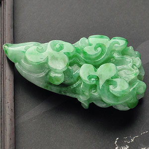 糯冰种飘翠白菜挂件