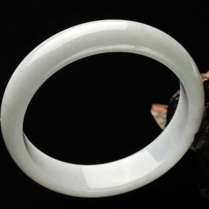 糯冰种淡晴水手镯(57.7mm)