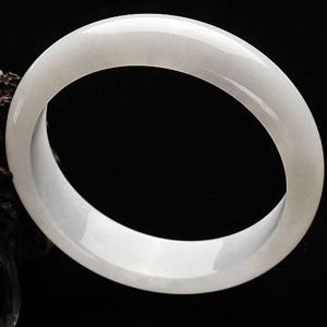 (超值推荐)糯冰种白色手镯(56.5mm)