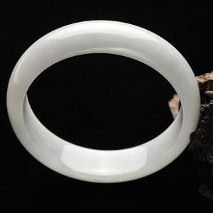 (超值推荐)糯冰种无色手镯(56.6mm)