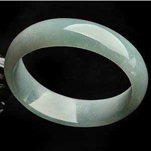 糯冰种蓝晴水贵妃镯(60.2mm-50.8mm)