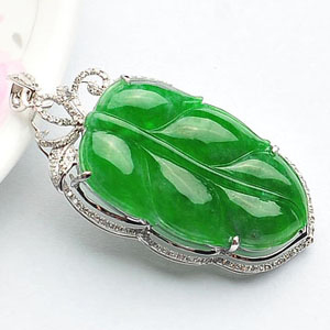 糯冰种阳绿镶白金金枝玉叶胸坠(真钻)