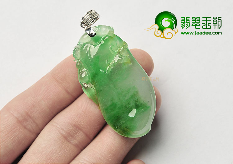 (超值推荐)冰种翠色福瓜挂件