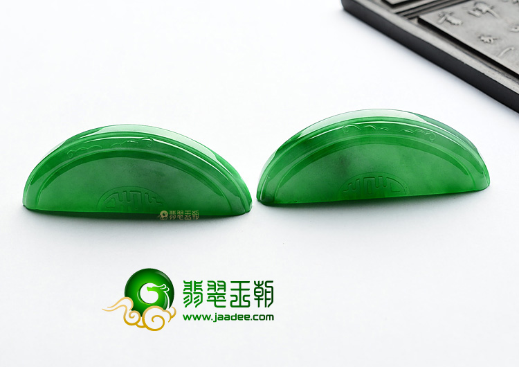 (超值推荐)糯冰种正阳绿仿古龙凤牌挂件（一对）
