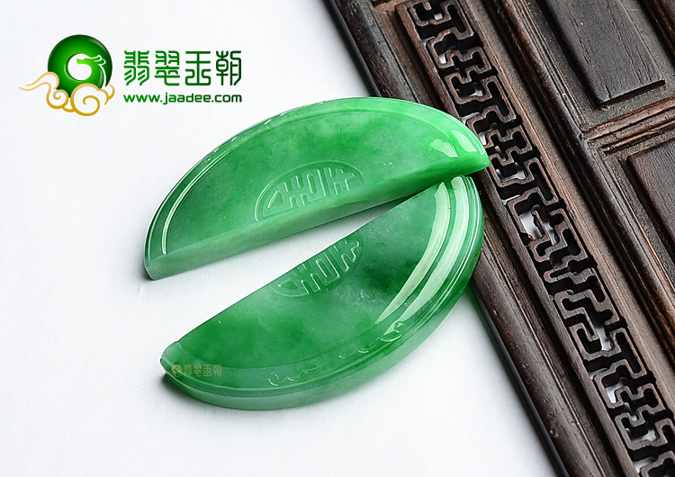 (超值推荐)糯冰种正阳绿仿古龙凤牌挂件（一对）