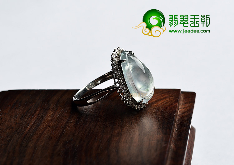 (超值推荐)冰玻种略飘花镶白金水滴戒指(真钻)