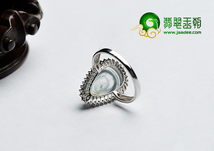 (超值推荐)冰玻种略飘花镶白金水滴戒指(真钻)