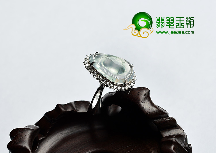 (超值推荐)冰玻种略飘花镶白金水滴戒指(真钻)