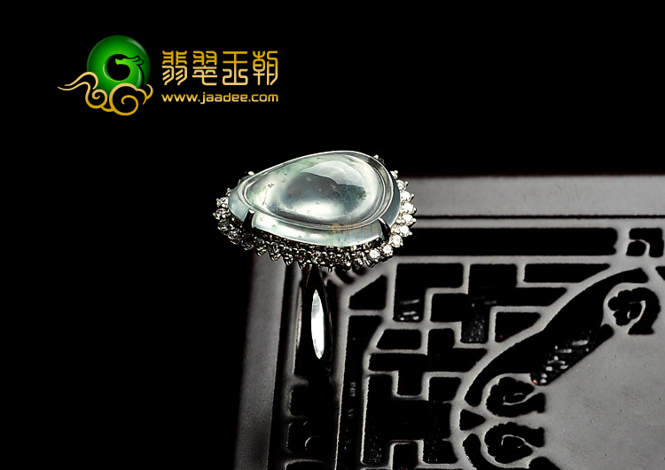 (超值推荐)冰玻种略飘花镶白金水滴戒指(真钻)
